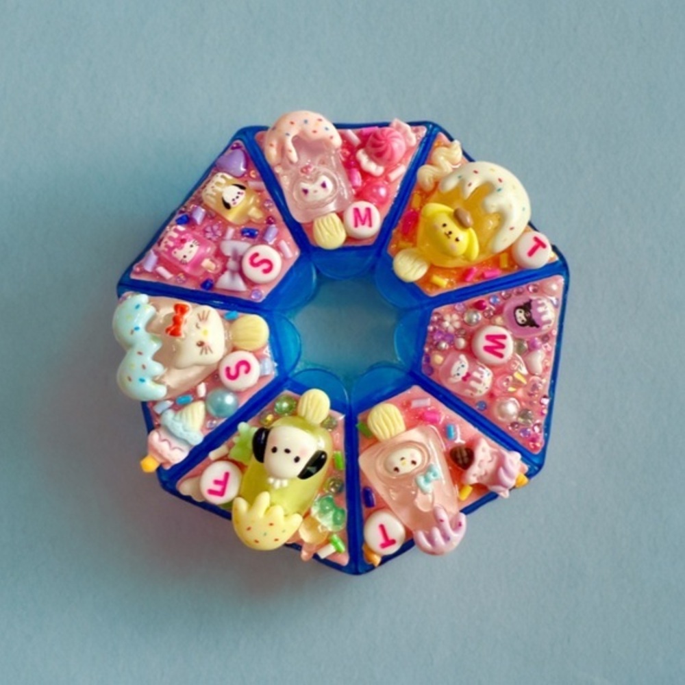 Decoden Pill Case, Sanrio Junk Box, Handmade Rhinestones Kawaii Medicine Weekly